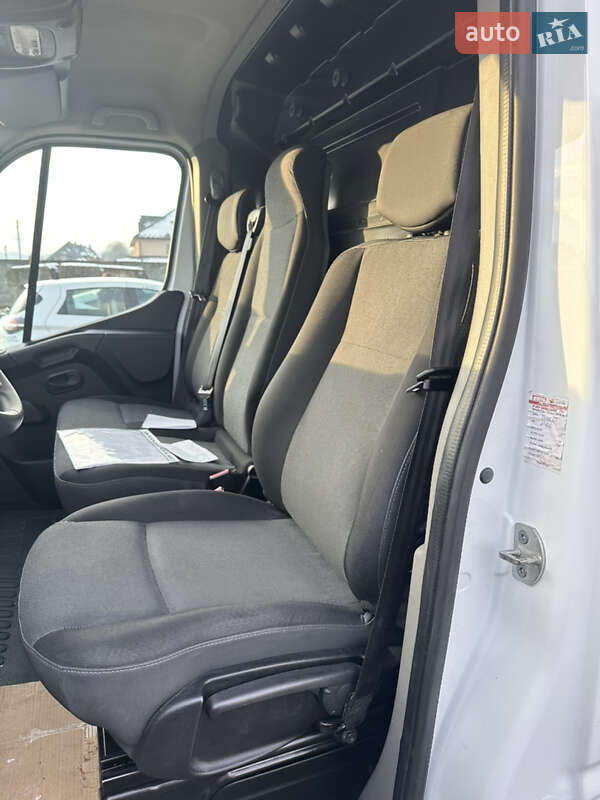 Вантажний фургон Renault Master 2020 в Долині