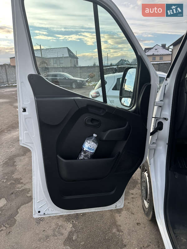 Вантажний фургон Renault Master 2020 в Долині