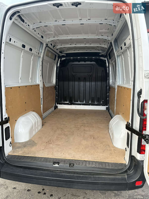 Вантажний фургон Renault Master 2020 в Долині