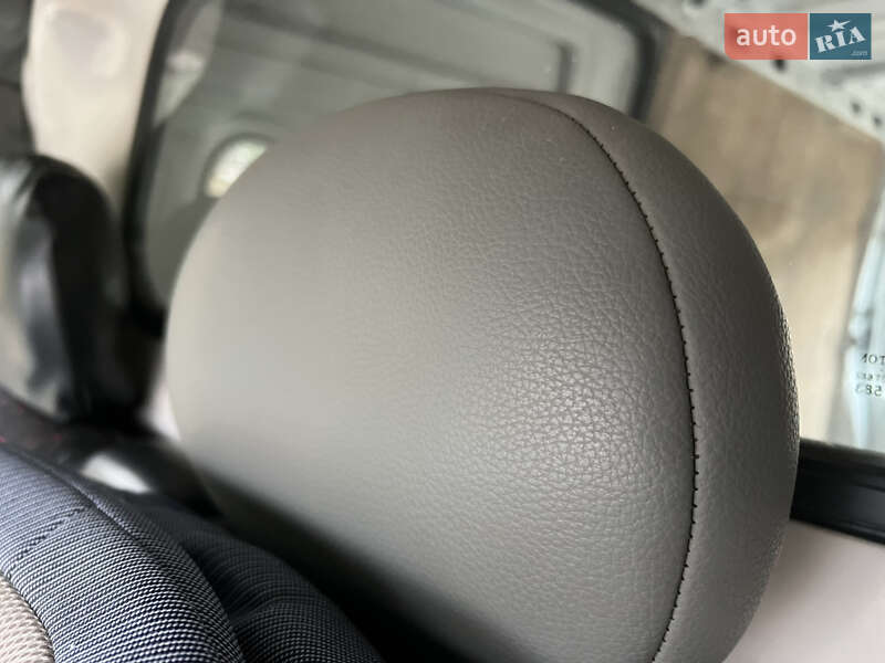 Вантажний фургон Renault Master 2002 в Рівному