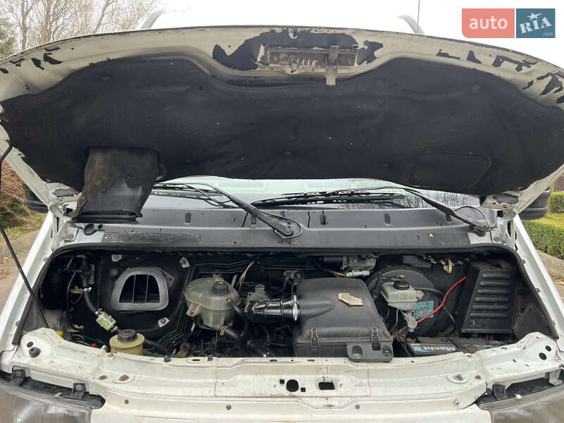 Вантажний фургон Renault Master 2002 в Рівному