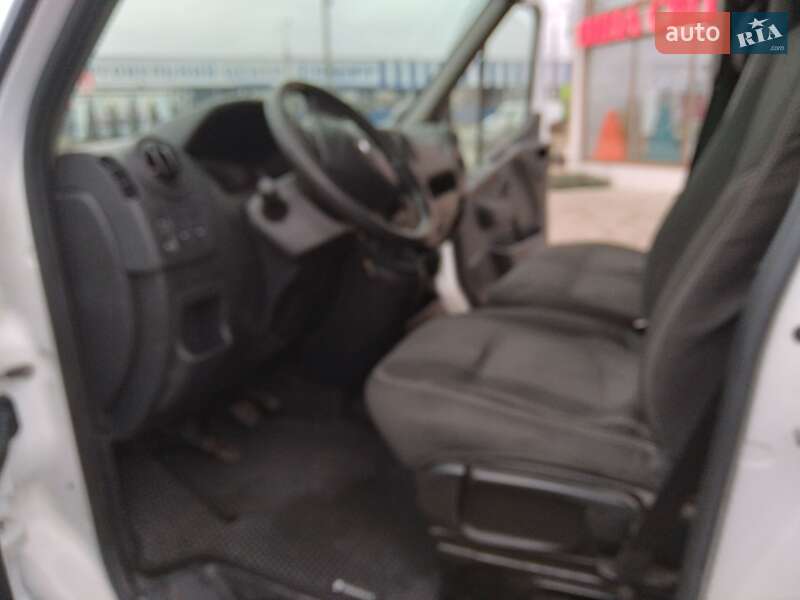 Вантажний фургон Renault Master 2019 в Чернівцях