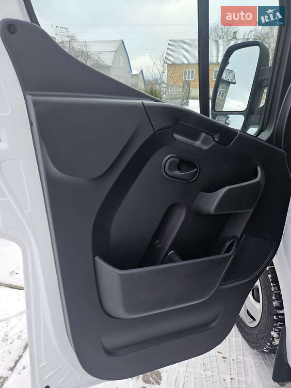 Грузовой фургон Renault Master 2022 в Дубно