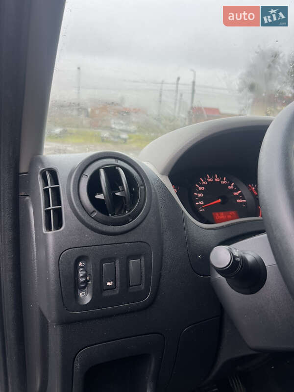 Вантажний фургон Renault Master 2015 в Луцьку