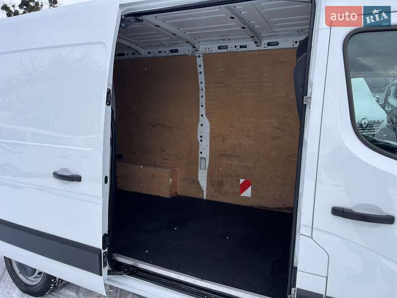 Грузовой фургон Renault Master 2016 в Дубно