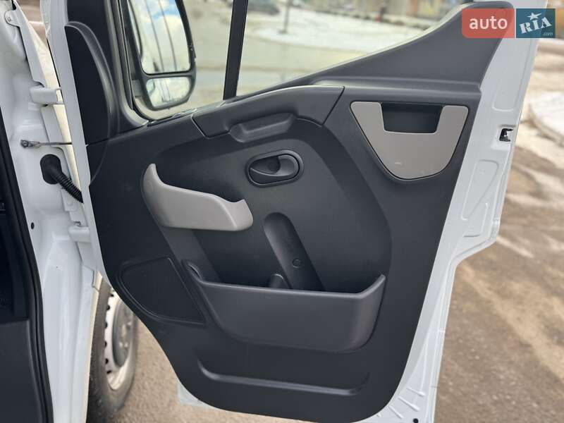 Грузовой фургон Renault Master 2017 в Дубно