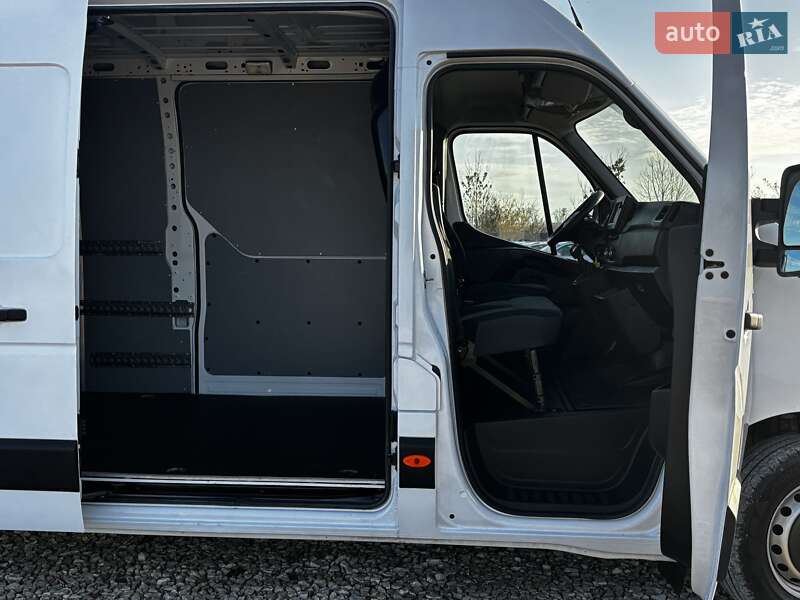 Вантажний фургон Renault Master 2020 в Львові