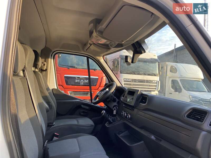 Грузовой фургон Renault Master 2021 в Хусте