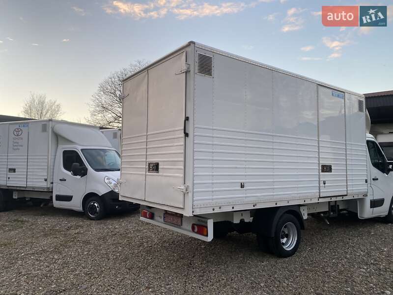 Грузовой фургон Renault Master 2018 в Хусте