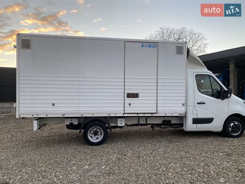 Грузовой фургон Renault Master 2018 в Хусте