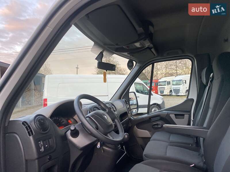 Грузовой фургон Renault Master 2018 в Хусте