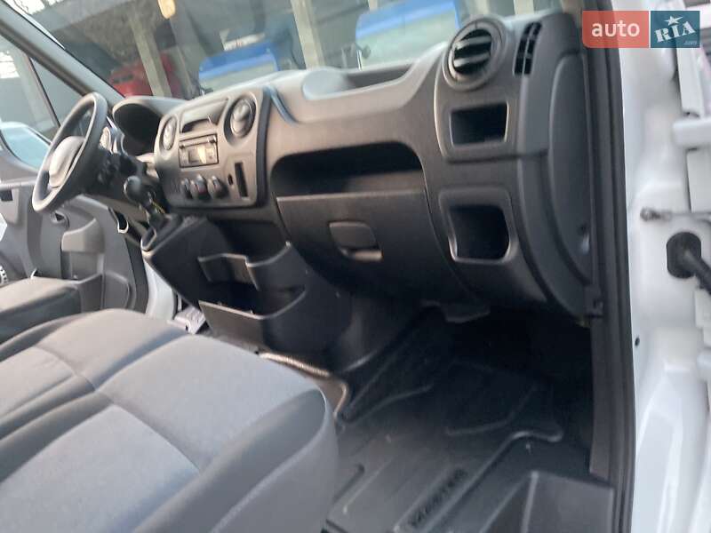 Грузовой фургон Renault Master 2018 в Хусте