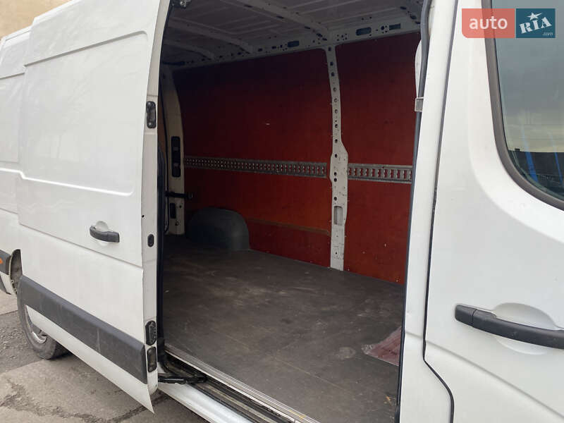 Грузовой фургон Renault Master 2016 в Славуте