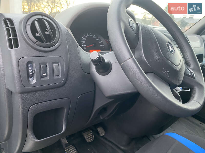 Грузовой фургон Renault Master 2016 в Славуте