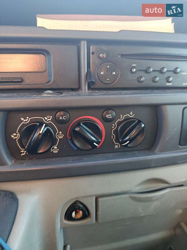 Минивэн Renault Master 2007 в Звягеле