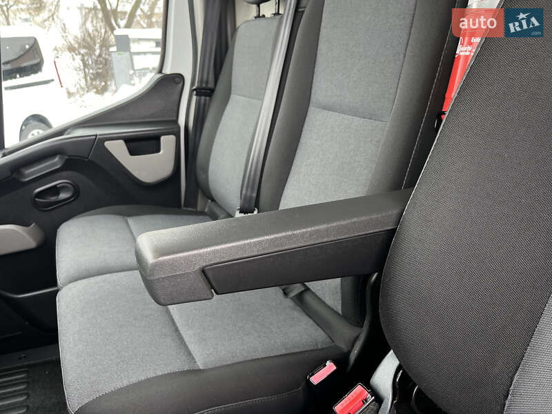 Вантажний фургон Renault Master 2017 в Дубні