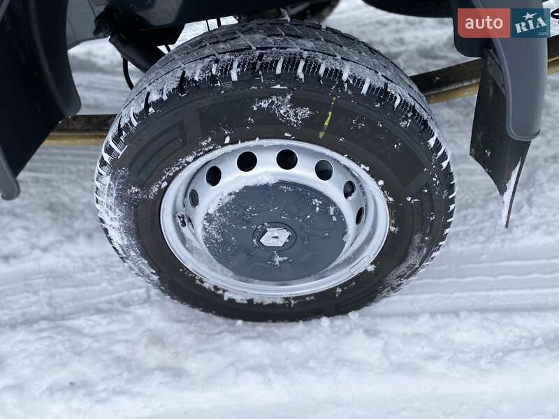 Тентованый Renault Master 2022 в Хусте