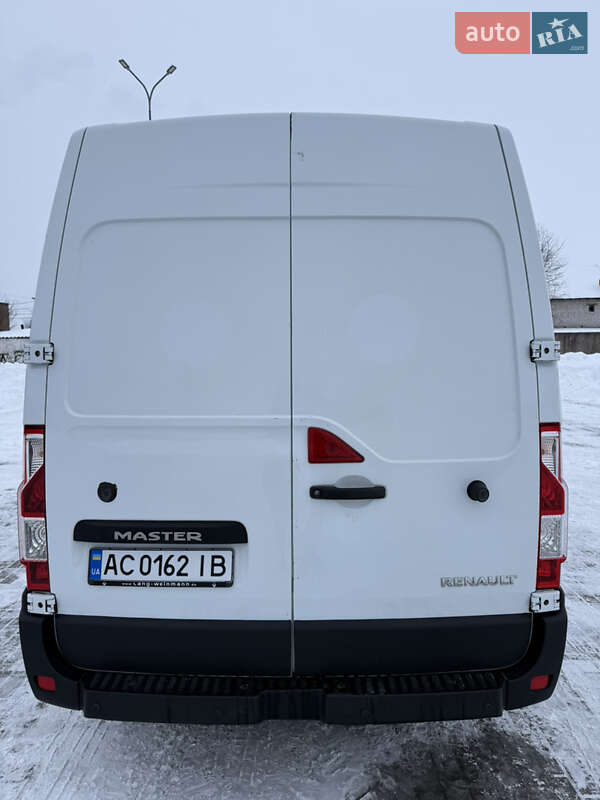 Микроавтобус грузовой (до 3,5т) Renault Master 2017 в Нововолынске