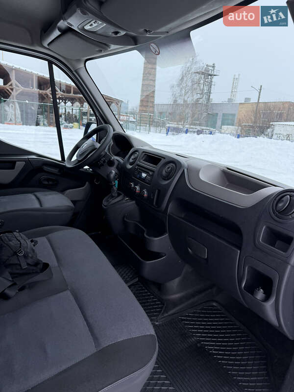 Микроавтобус грузовой (до 3,5т) Renault Master 2017 в Нововолынске