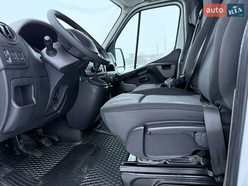 Микроавтобус грузовой (до 3,5т) Renault Master 2017 в Нововолынске