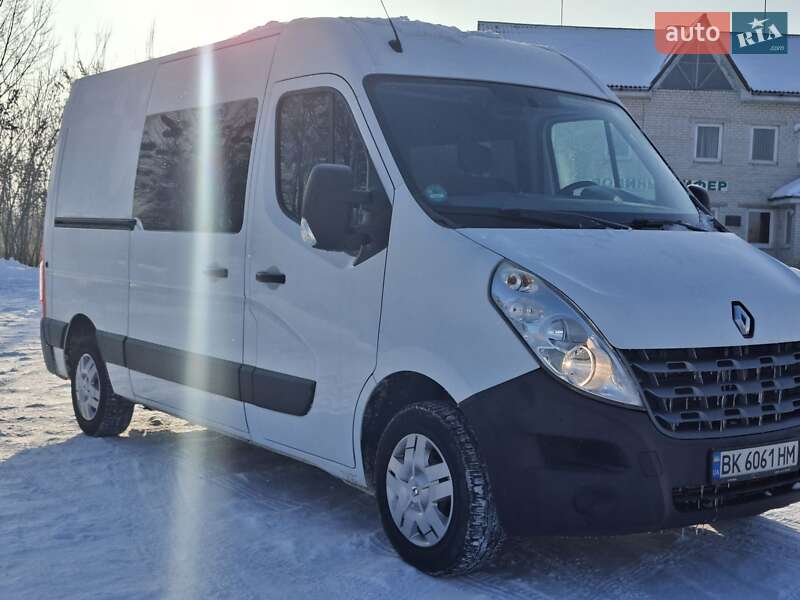 Вантажний фургон Renault Master 2012 в Рівному
