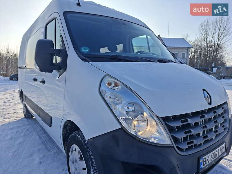 Вантажний фургон Renault Master 2012 в Рівному