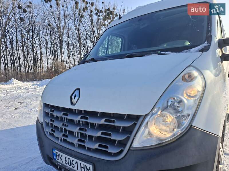 Вантажний фургон Renault Master 2012 в Рівному