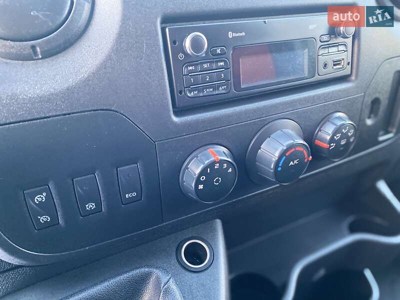 Грузовой фургон Renault Master 2018 в Хусте