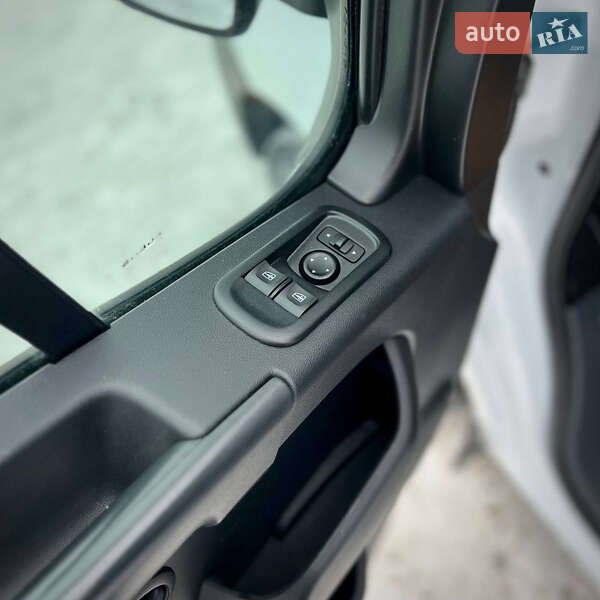 Вантажопасажирський фургон Renault Master 2023 в Києві