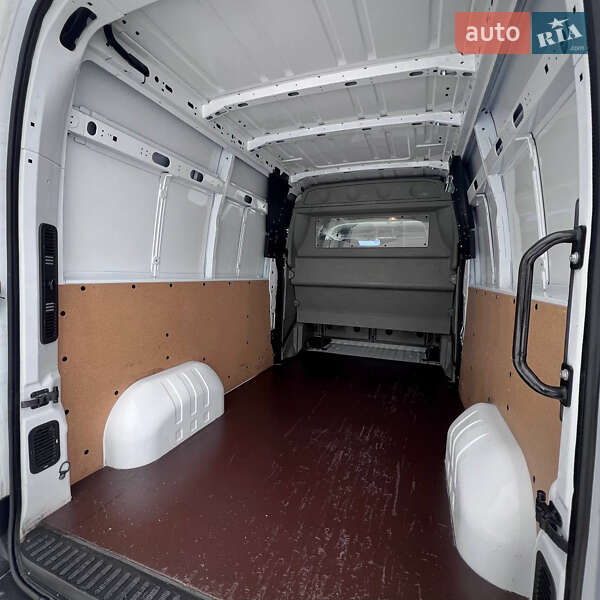 Вантажопасажирський фургон Renault Master 2023 в Києві