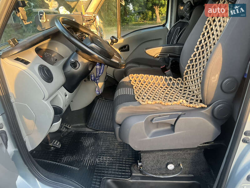 Эвакуатор Renault Master 2010 в Львове фото 14 Эвакуатор Renault Master 2010 в Львове