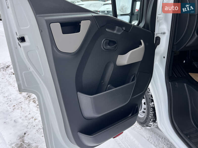 Вантажний фургон Renault Master 2016 в Дубні