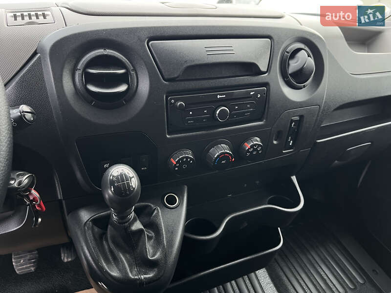 Вантажний фургон Renault Master 2016 в Дубні