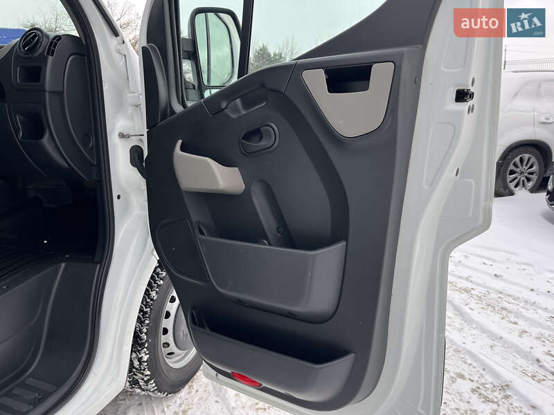 Вантажний фургон Renault Master 2016 в Дубні