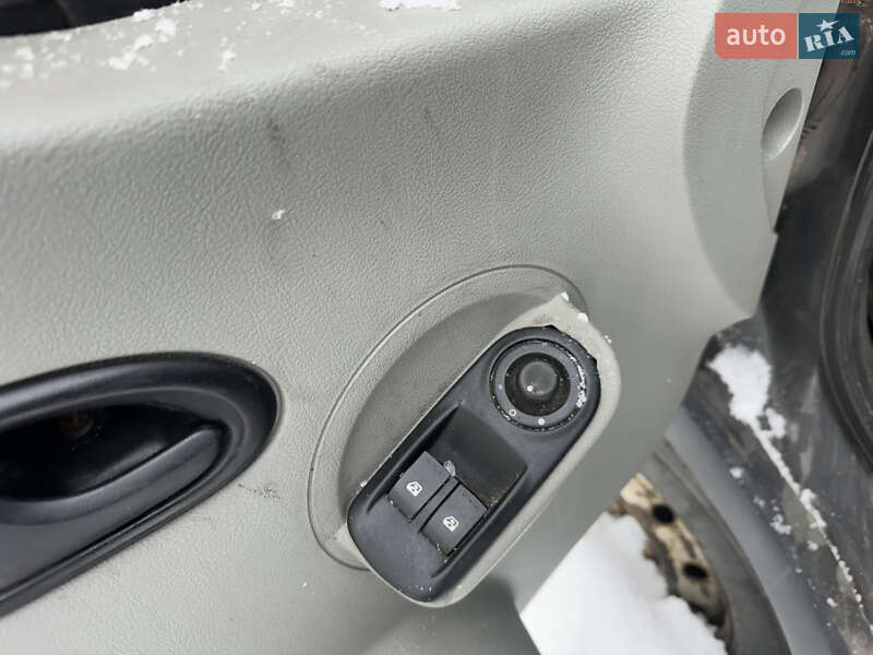 Мікроавтобус вантажний (до 3,5т) Renault Master 2005 в Львові фото 5 Мікроавтобус вантажний (до 3,5т) Renault Master 2005 в Львові