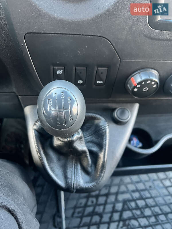 Вантажний фургон Renault Master 2017 в Хмельницькому