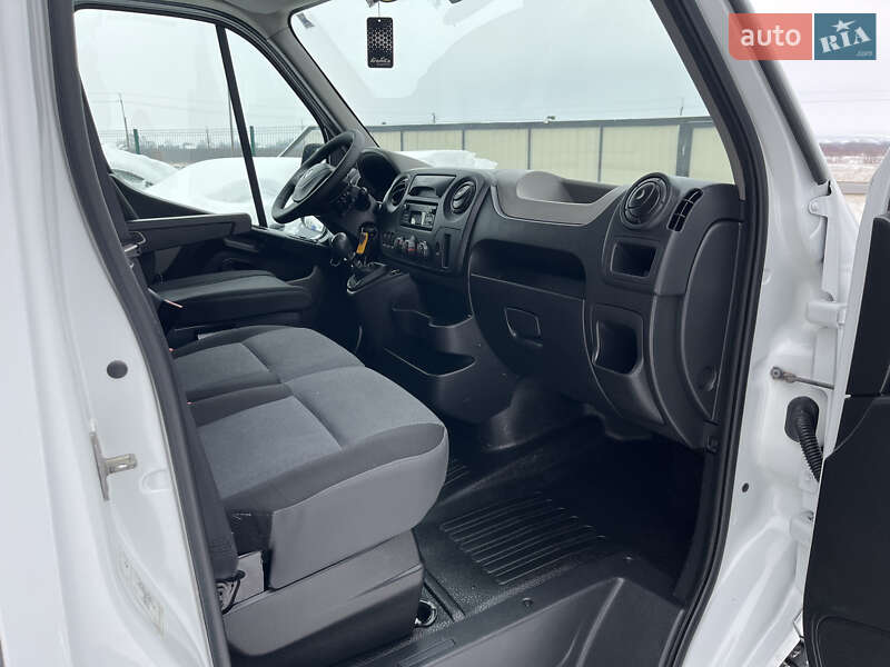 Вантажний фургон Renault Master 2017 в Дубні