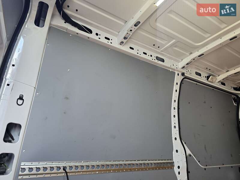 Вантажний фургон Renault Master 2020 в Радомишлі