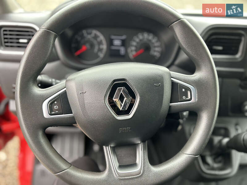 Грузовой фургон Renault Master 2024 в Хусте
