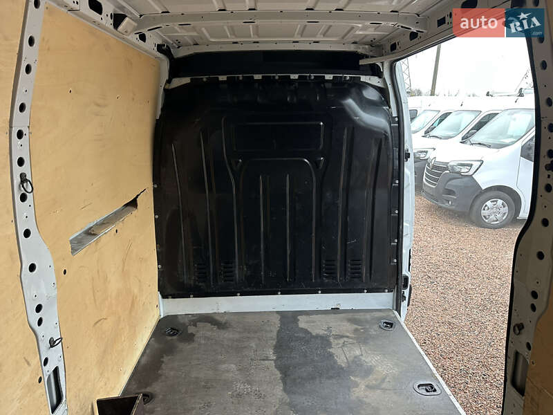 Вантажний фургон Renault Master 2019 в Рівному