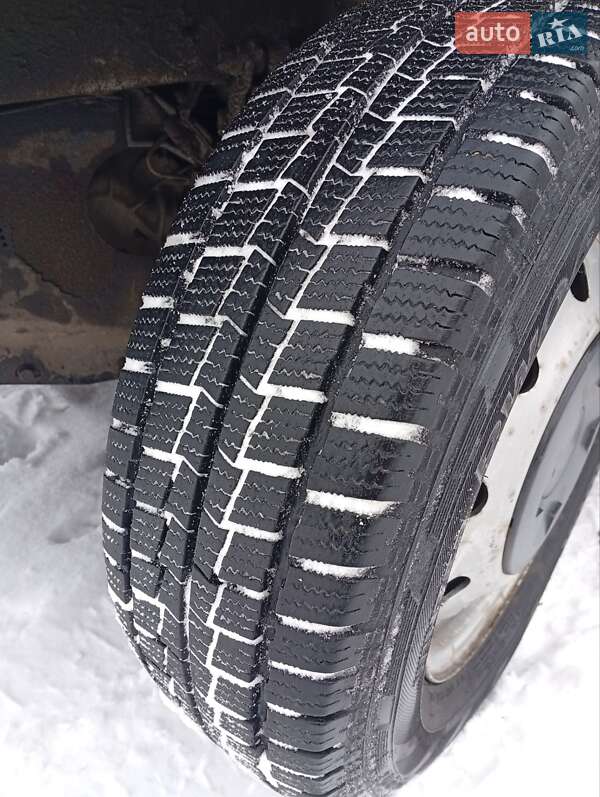 Вантажний фургон Renault Master 2003 в Умані