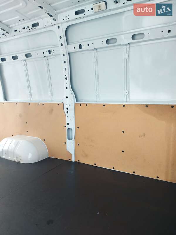 Грузовой фургон Renault Master 2019 в Млинове фото 52 Грузовой фургон Renault Master 2019 в Млинове