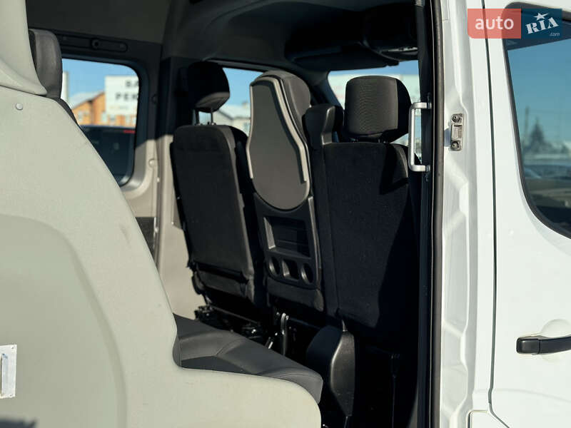 Вантажопасажирський фургон Renault Master 2017 в Києві