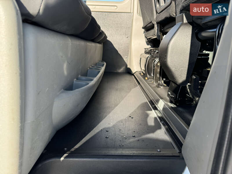 Вантажопасажирський фургон Renault Master 2017 в Києві