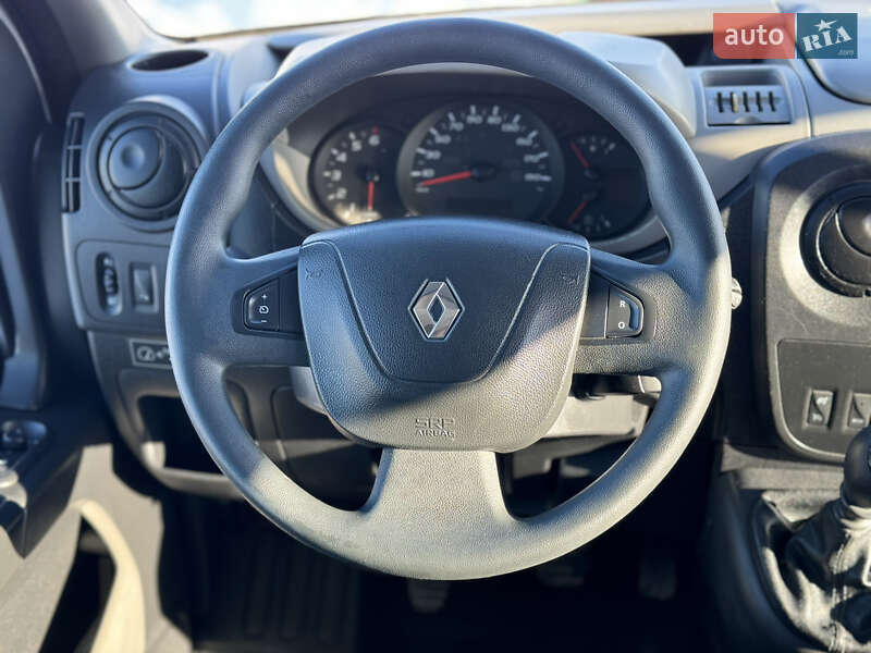 Вантажопасажирський фургон Renault Master 2017 в Києві