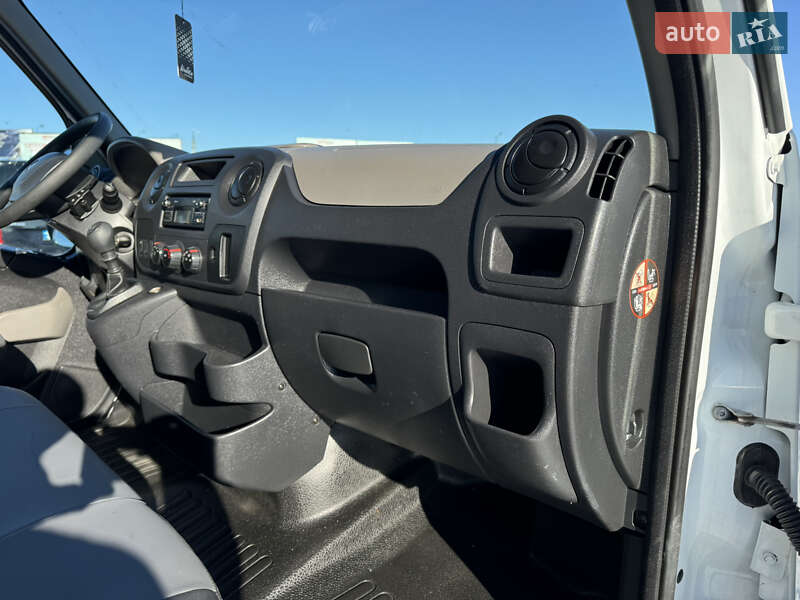 Вантажопасажирський фургон Renault Master 2017 в Києві