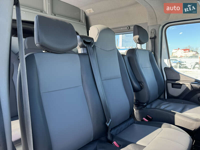 Вантажопасажирський фургон Renault Master 2017 в Києві