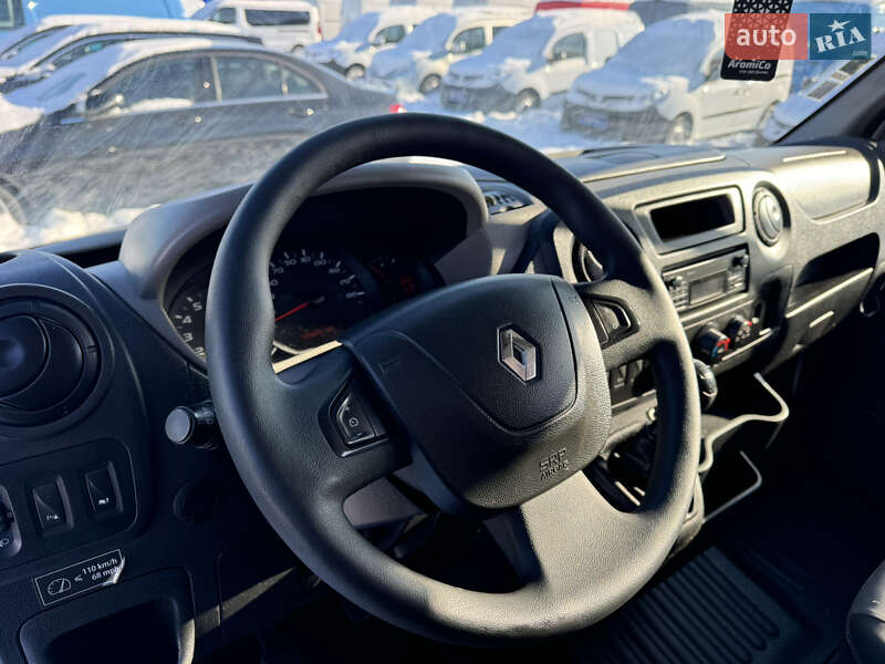 Вантажопасажирський фургон Renault Master 2017 в Києві