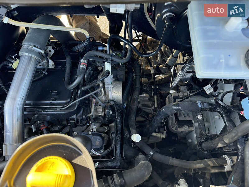 Вантажопасажирський фургон Renault Master 2017 в Києві