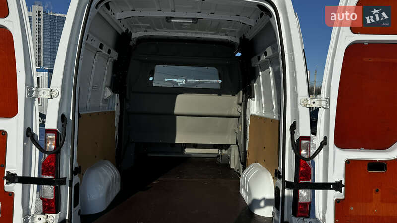 Вантажопасажирський фургон Renault Master 2017 в Києві